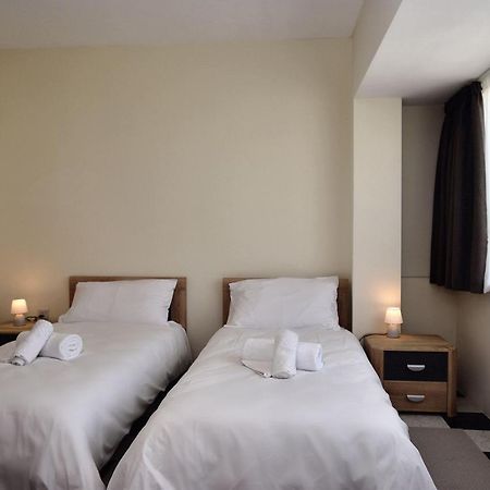 2 Bedroom, Bright & Central Top Floor Apartment - 5 Msida Eksteriør billede